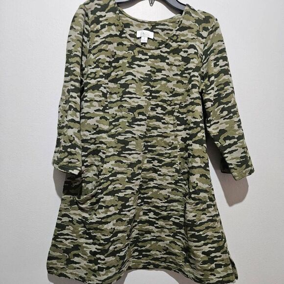 D&Co Denim + Co Women Activewear A-Line Tunic Top Size Small Green Camo Short Sl - Picture 4 of 8